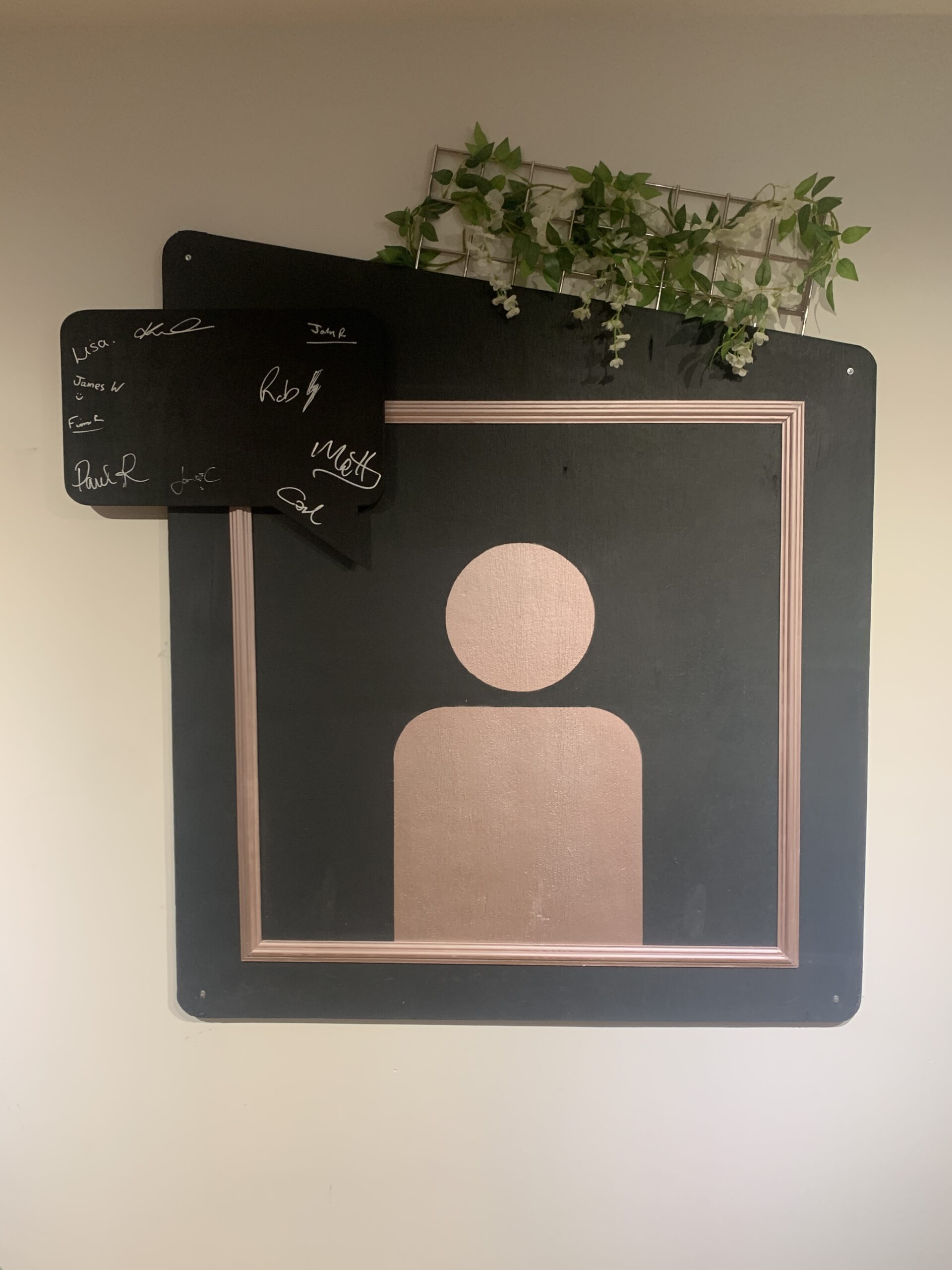 Bougie Photo Op Wallboard